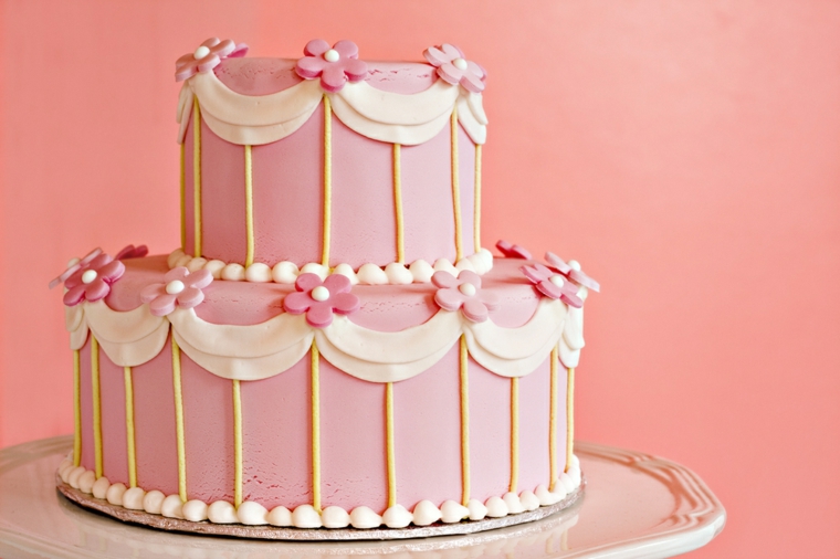 pastel-cumpleanos-nina-dos-pisos-decorado-flores-rosa