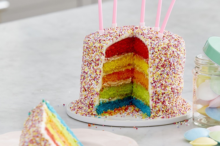 pasteles para niñas-capas-distintos-colores-velas-rosa