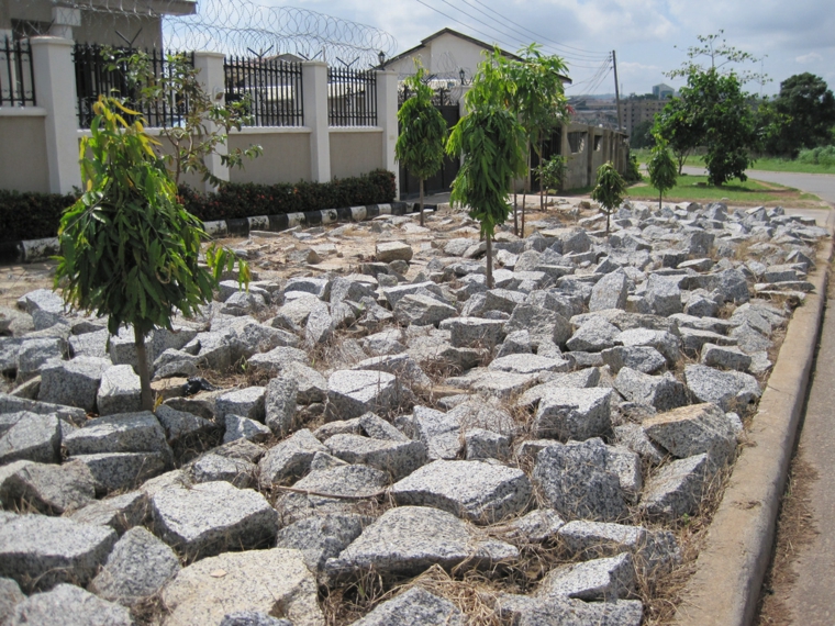 piedras-delante-de-la-casa