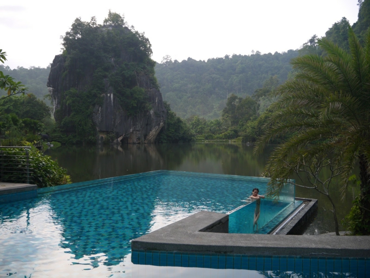 piscina-pared-transparente