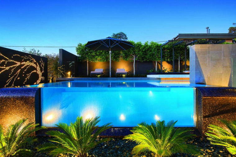 piscina-transparente-moderna