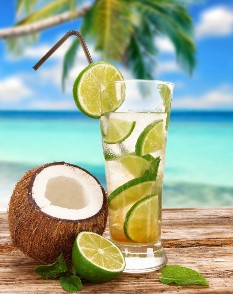bebidas-exoticas-sin-alcohol-agua-coco-resized