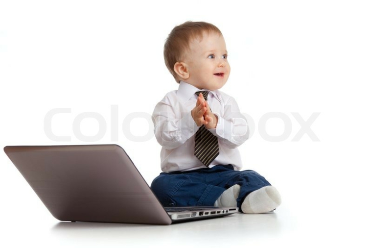 bebé-con-ordenador