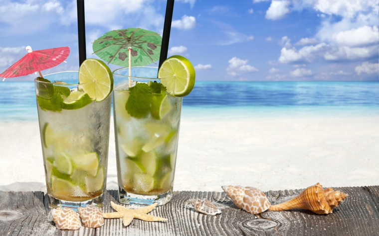cocteles-con-alcohol-verano-agua-coco-resized
