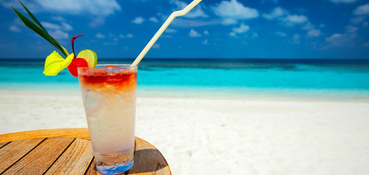 cocteles-con-vodka-refrescates-verano-resized