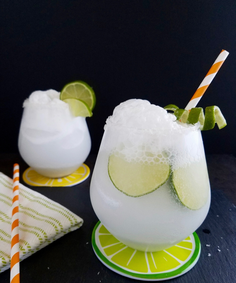 cocteles-sin-alcohol-caseros-agua-coco-resized