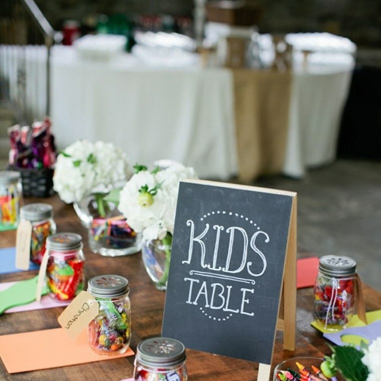 diversion-para-ninos-boda-ideas-decorar-mesa-pequenos-invitados