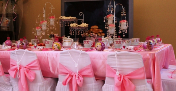 diversion-para-ninos-boda-mesa-sillas-decoradas