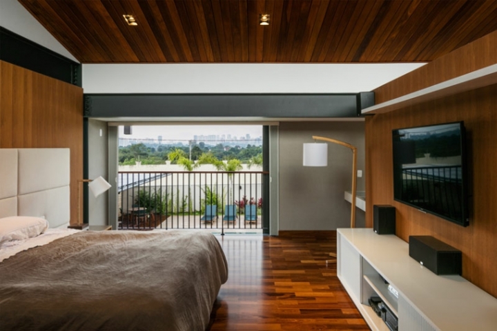 Techo inclinado para un gran efecto moderno por Obra Arquitetos