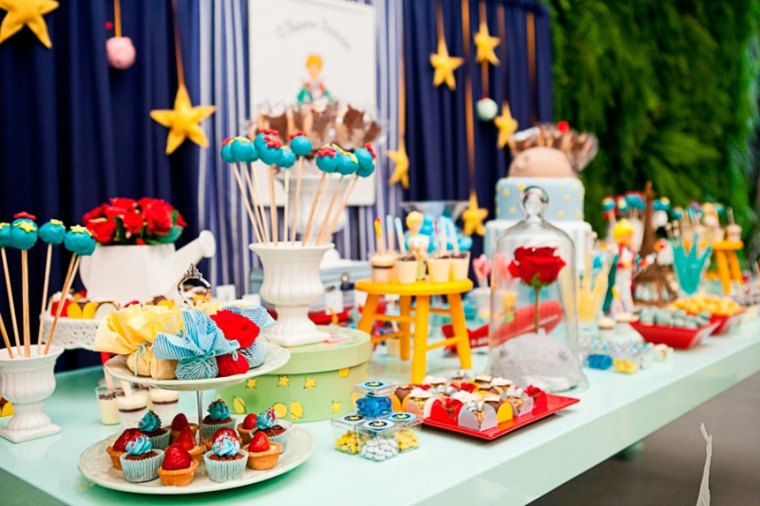 mesa-decorada-con-el-pastel