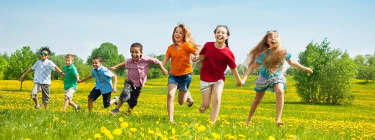 niños-felices-corriendo