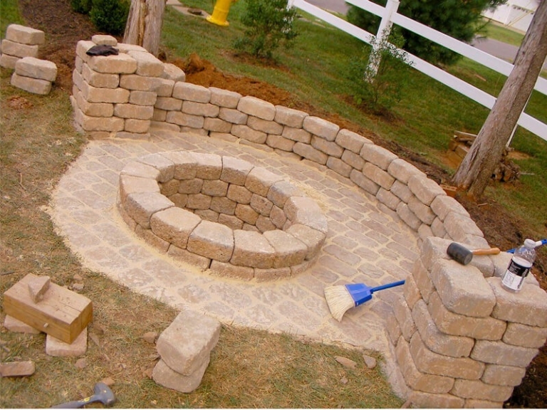 Patios ideas DIY increíbles para pozos de fuego que marcan la diferencia