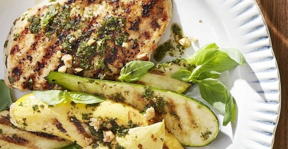 recetas-rapidas-pollo-pesto-calabacines-parilla