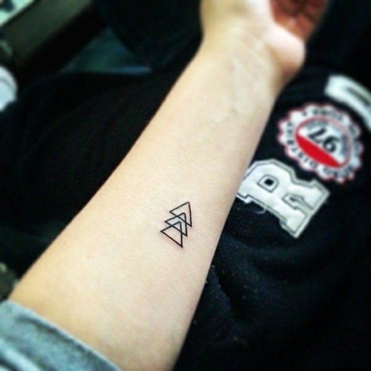 tatuaje-de-triangulos-arbol
