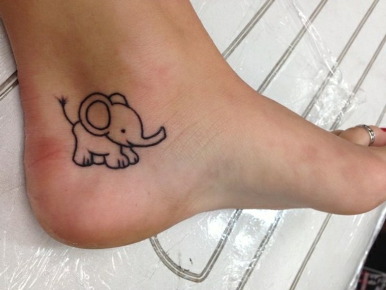 tatuajes pequeños para mujer elefante