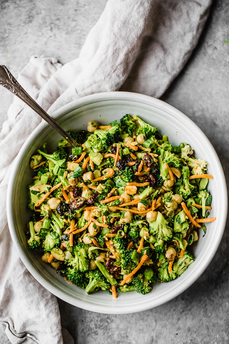 comida-vegana-recetas-faciles-opciones-ensalada-brocoli-aderezo-ideas