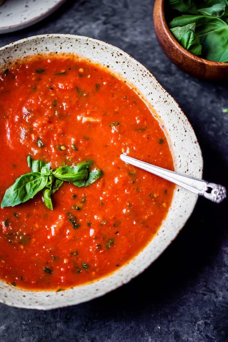comida-vegana-recetas-faciles-sopa-tomate-ideas-albahaca