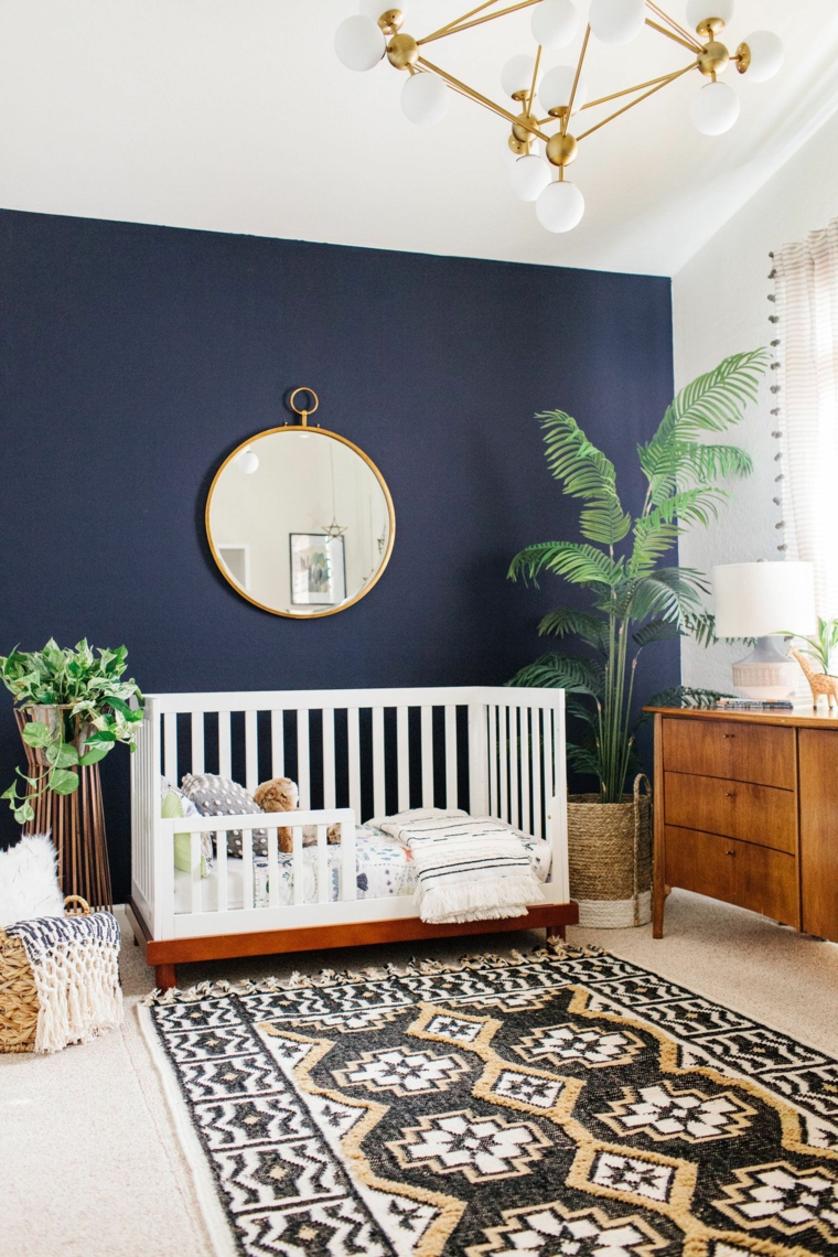 decoracion-de-cuarto-de-bebe-estilo-tropical-pared-azul