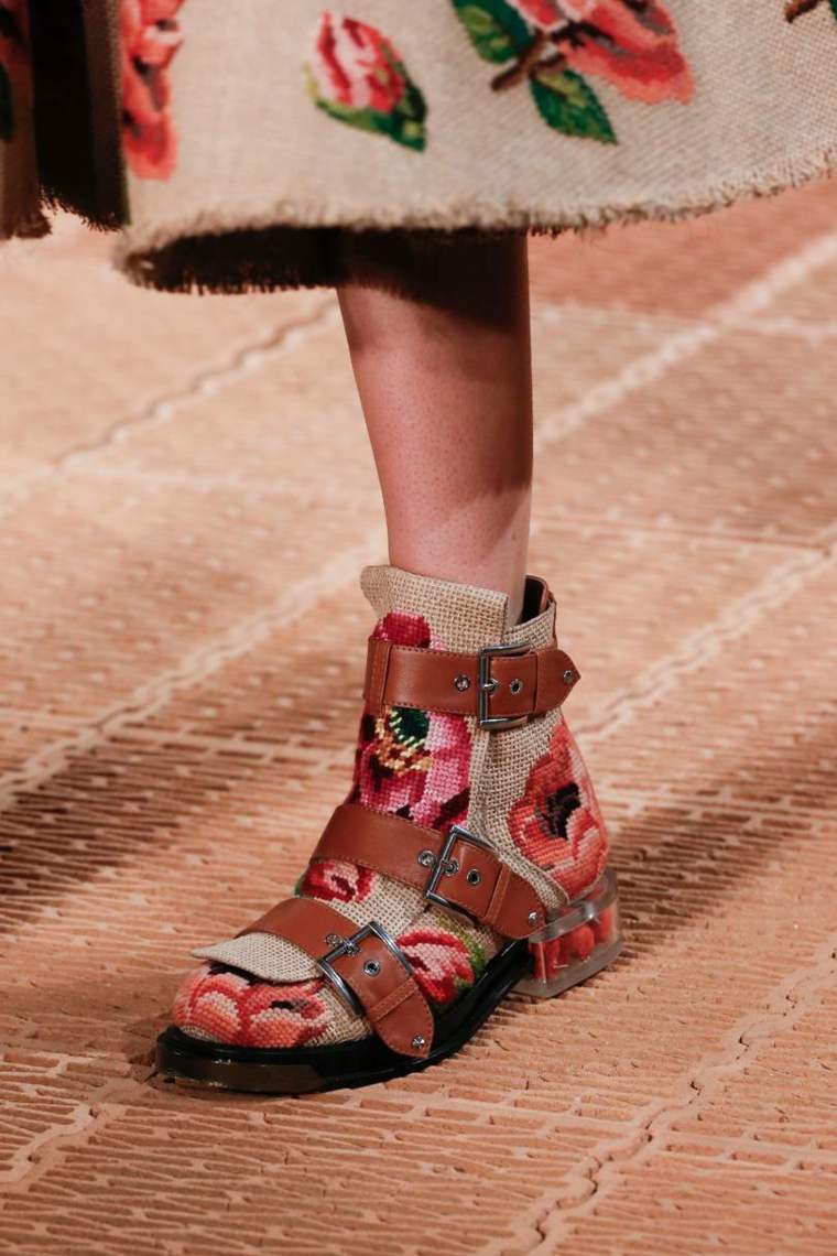 moda-actual-verano-esenciales-zapatos-Chanel-ideas