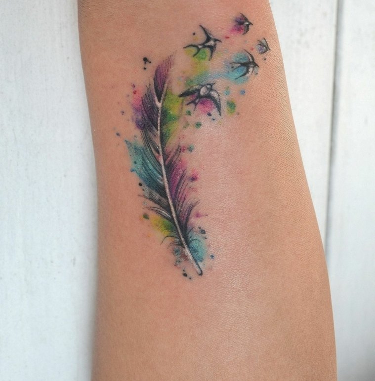 tatuaje-colores-plumas-ideas-originales