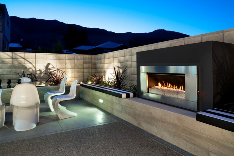 patio con chimenea moderna