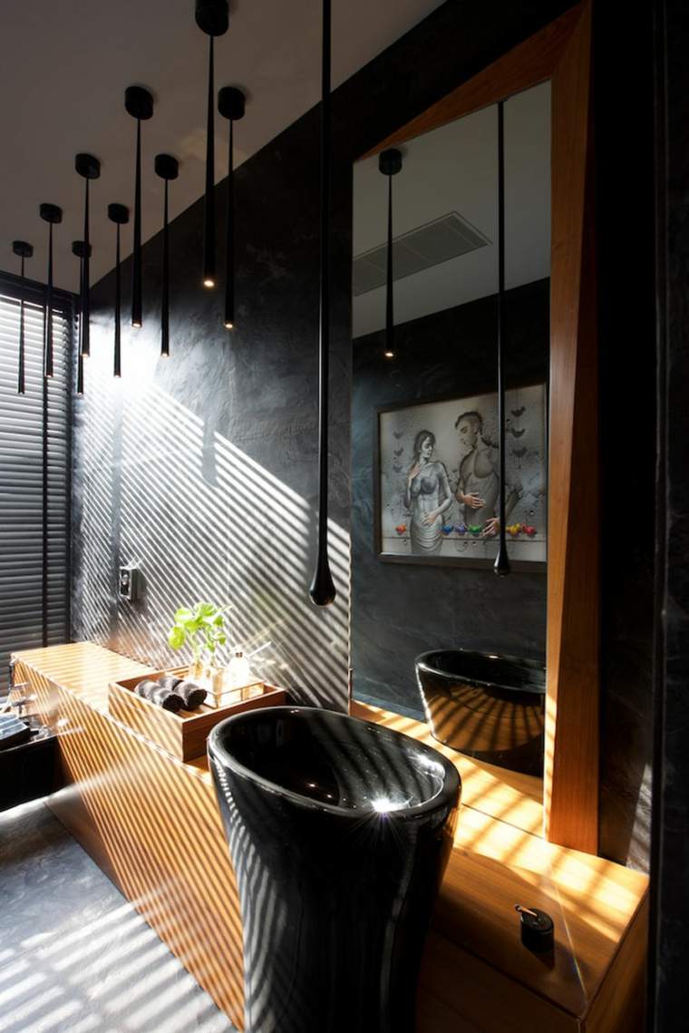baño-en-negro-y-madera