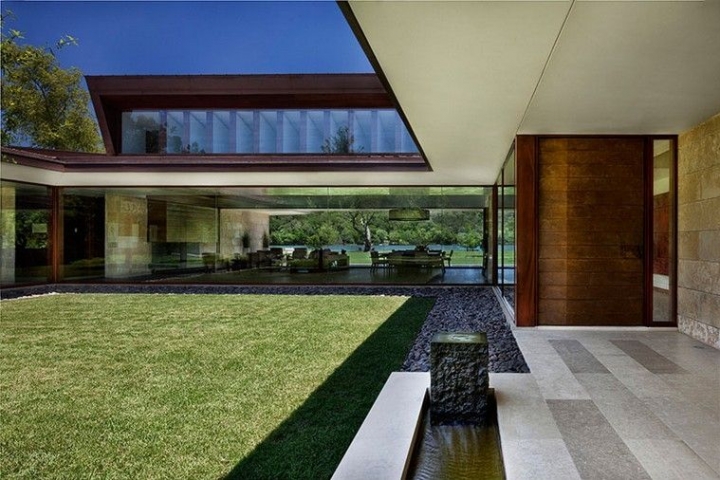 Casa modernas fachadas para un espacio de lujo por Miró Rivera Architectes