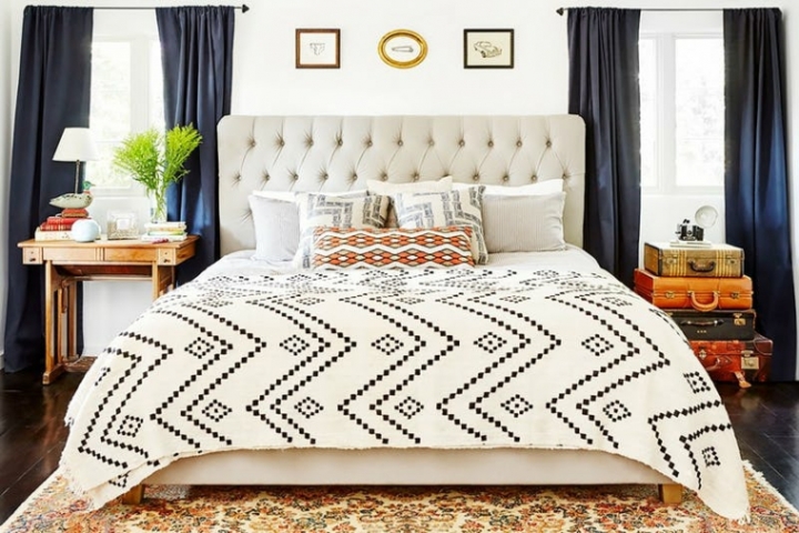 Mesa de noche flotante y otras ideas originales para ahorrar espacio en