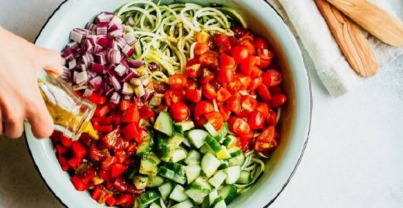 tallarines-calabacin-recetas-ensalada-verduras-saludable
