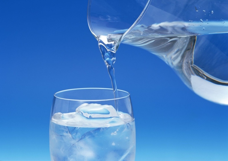 tomar-agua-salud-importancia-consejos