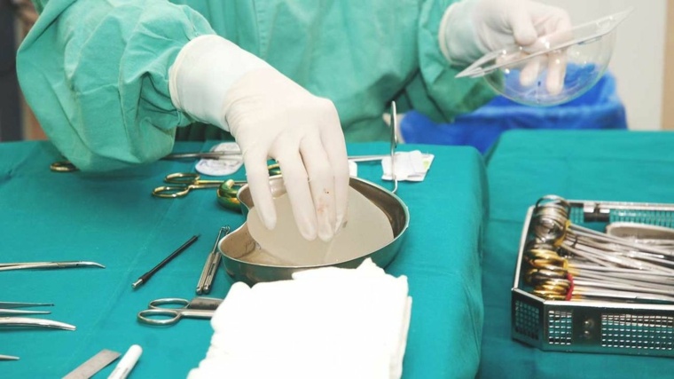 cirugia plastica-peligros-implantes