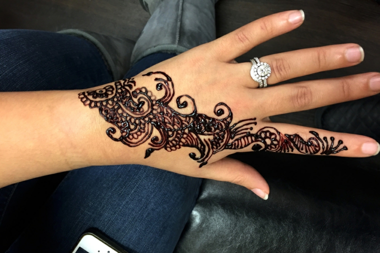tatuajes-de-henna-elegantes