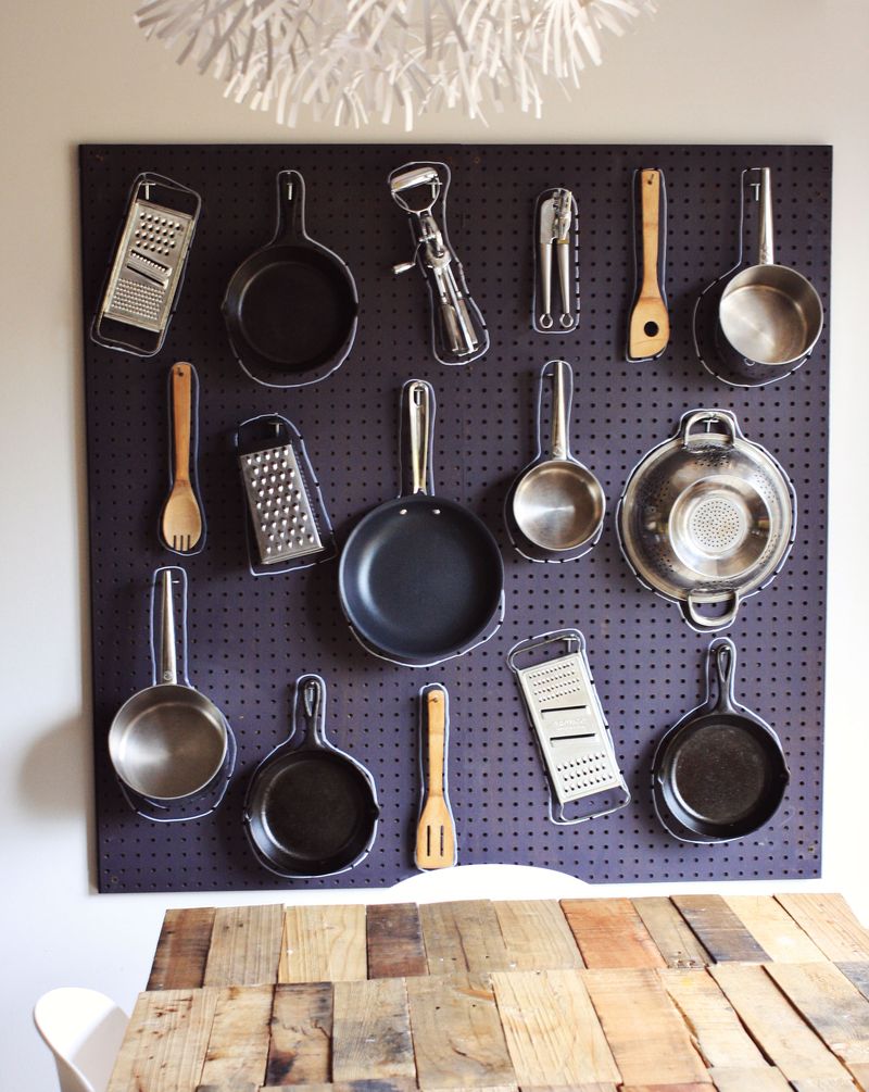 accesorios-de-cocina-ideas-tablejo-clavijas-negro