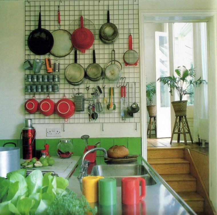 accesorios-de-cocina-ideas-tablejo-clavijas-rejilla