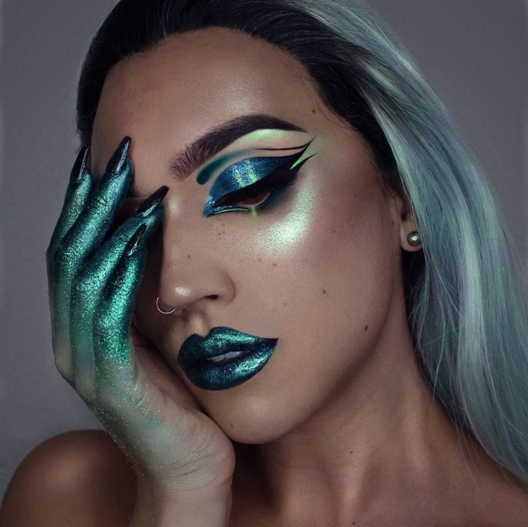 maquillaje-halloween-verde-brillos