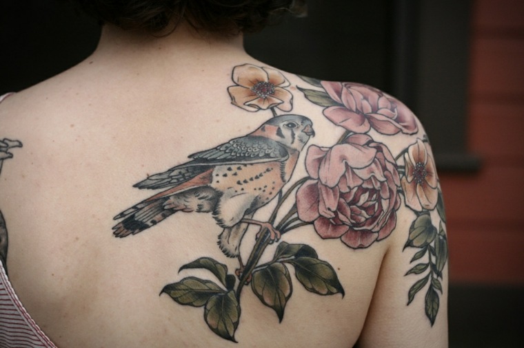 pajaro-flores-ideas-tatuaje-hombro