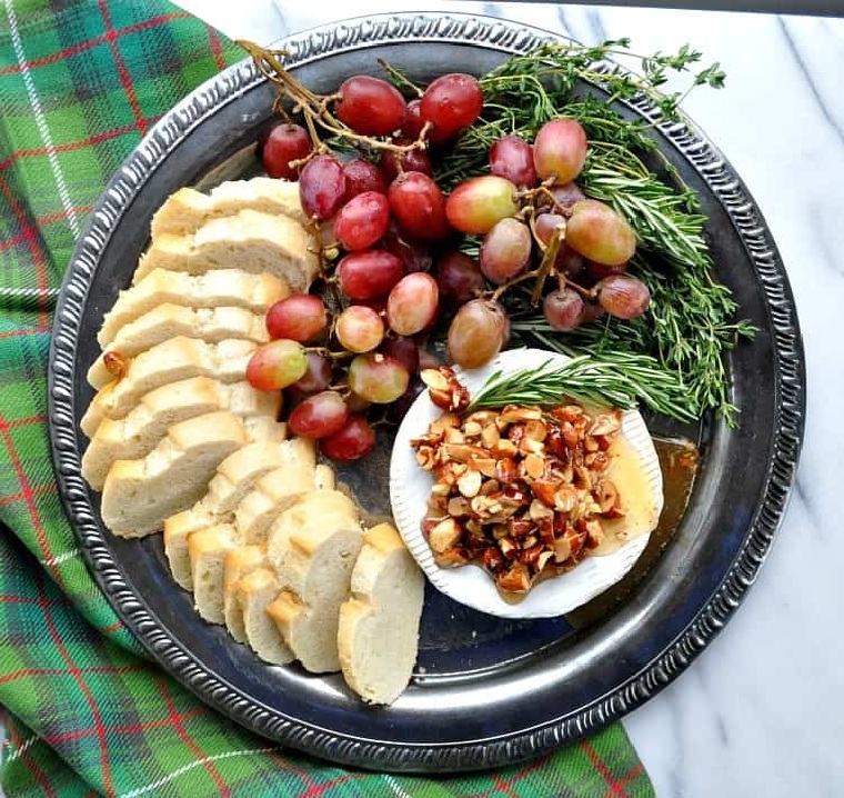 recetas-de-navidad-queso-brie-miel-almendras