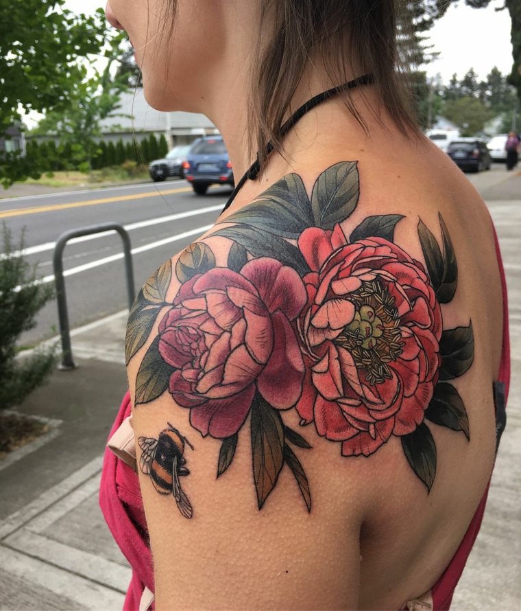 rosas-peonias-tatuaje-hombro-opciones-originales