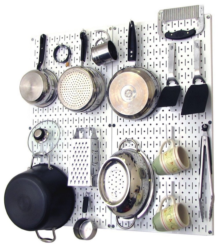 tablero-clavijas-cocina-acero-brillante