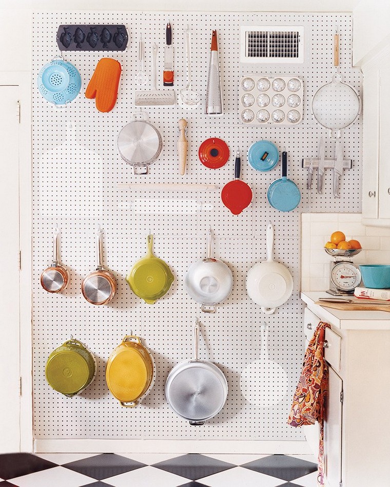 tablero-clavijas-cocina-ideas-suelo-techo