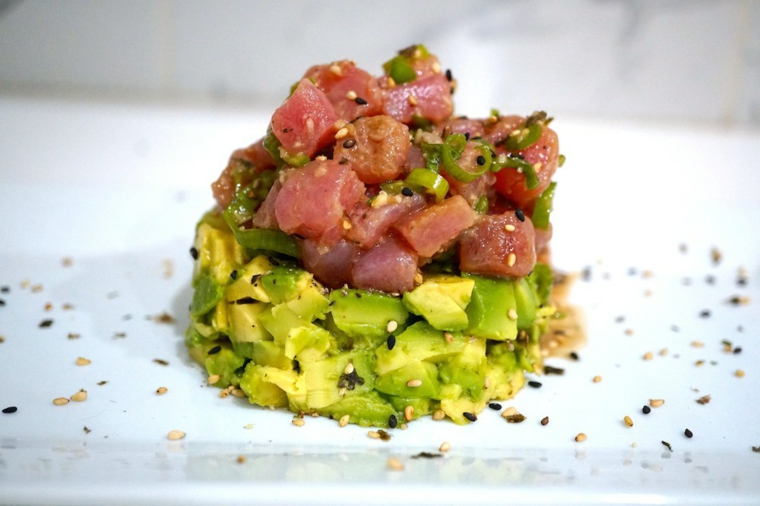 tartar de atun-preparado-aguacate
