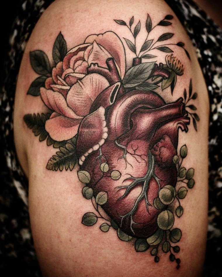 tatuaje-corazon-hombro-opciones