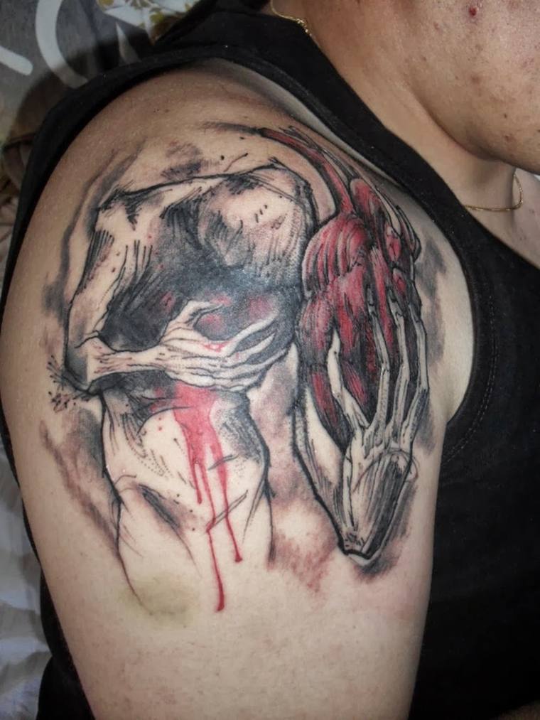 tatuaje-hombre-hombro-corazon