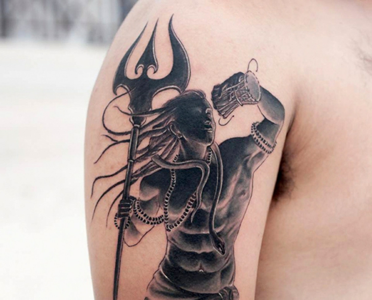 tatuaje-hombre-hombro-shiva