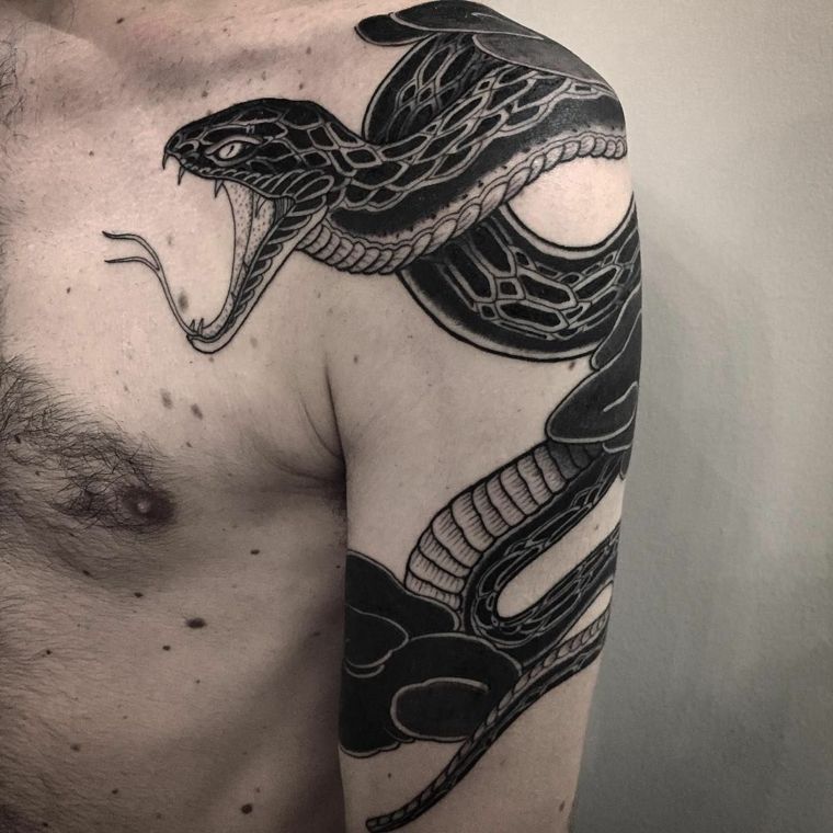 tatuaje-hombro-serpiente-hombre-opciones