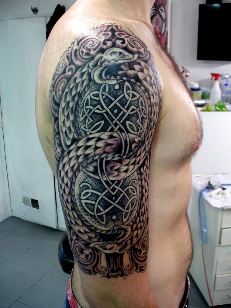 tatuaje-muchos-sumbolos-celtas-ideas
