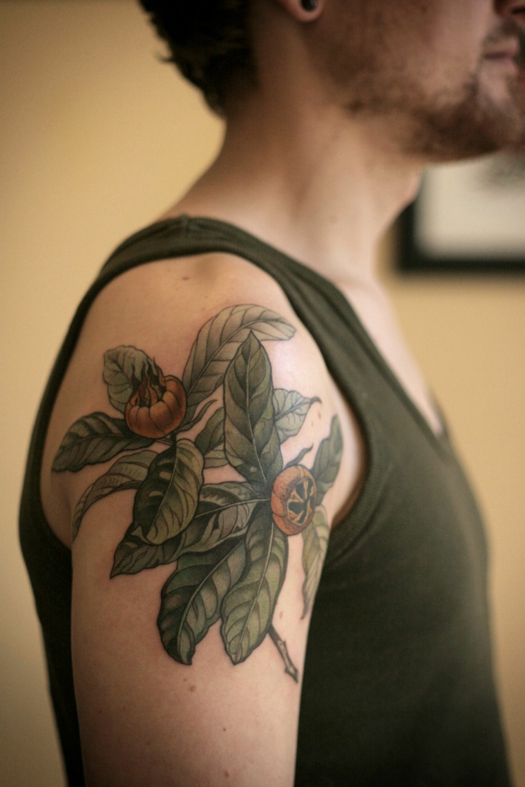 tatuajes-hombro-hombre-botanico