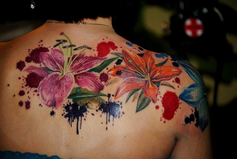 tatuajes para el hombro-acuarela-flores