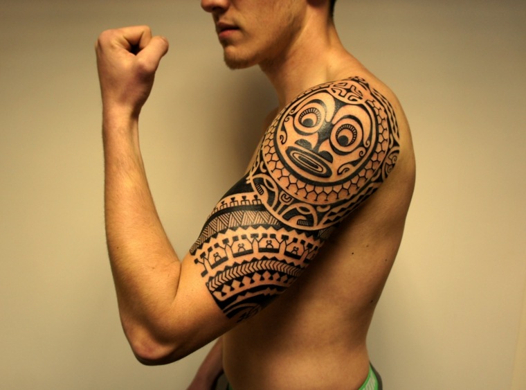 tatuajes-para-el-hombro-hombre-estilo-celta