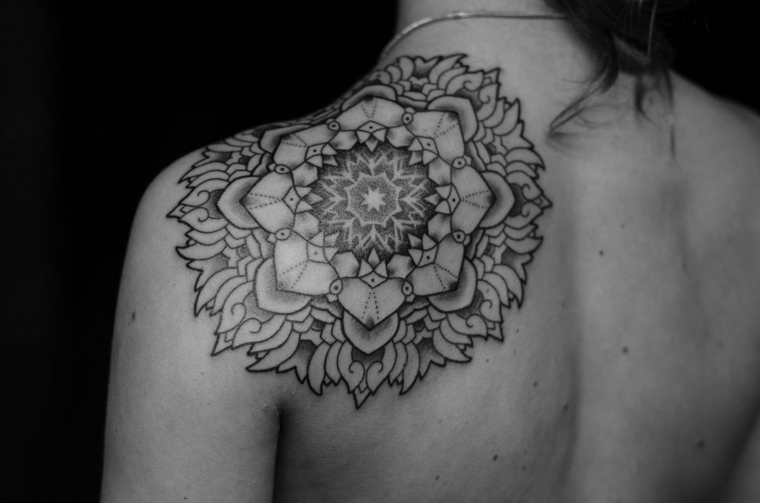 tatuajes-para-el-hombro-mandala-grande